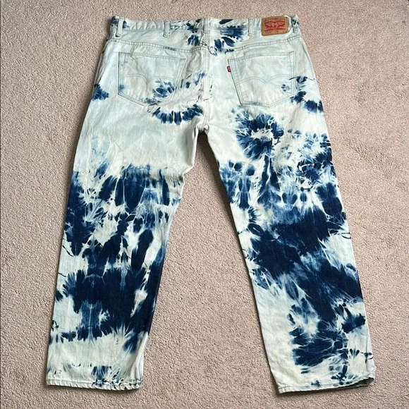 Levi's Blue and White Relaxed Tie-Dye Jeans (46x32) - Picture 3 of 4